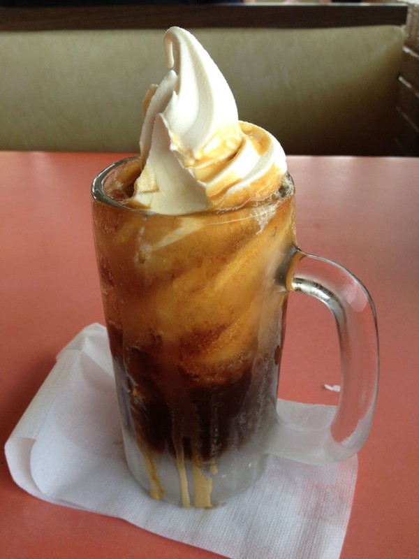 Frostop's famous root beer float