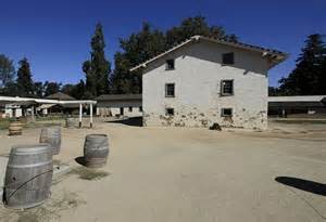 The central courtyard. In its heyday, merchants paid a high premium for space inside the fort, since it was a center for activity in the region, and was well-protected from attack.