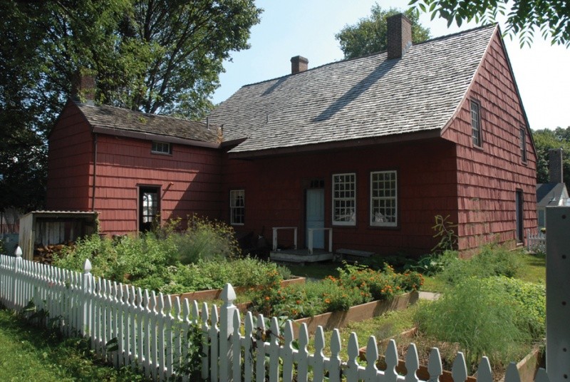 This site has been operated as a farm since 1697 and this restored farmhouse dates back to 1772.