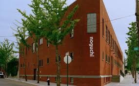 Isamu Noguchi selected this building and designed the open-air gallery. His decision to place the gallery in this section of Queens inspired other artists to establish galleries in the area.