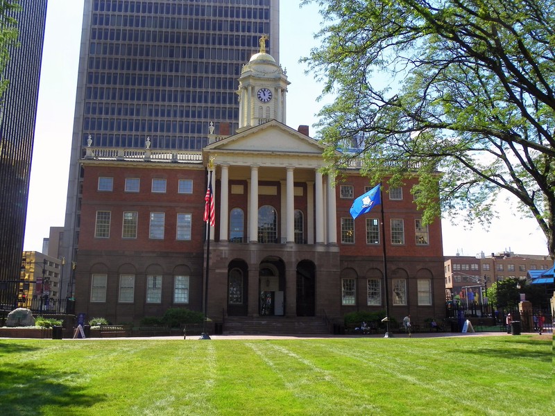 Connecticut's Old State House is located in Hartford, Connecticut at 800 Main Street.  Walk-ins are always welcome, guided & self-guided tours of the building our included with admission.