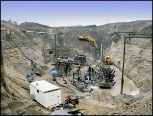 Crews excavate the wreckage of the Arabia in 1988