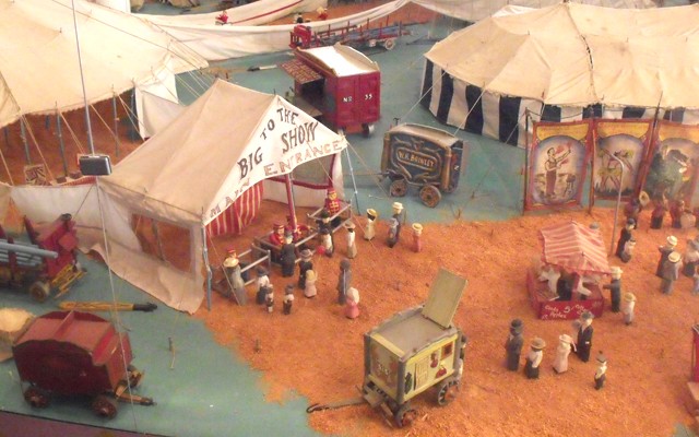 The 1,000 square-foot, 3/4-inch scale model exhibit on the museum's third floor showcases a five-ring circus with over 3,000 hand-carved miniature figures.