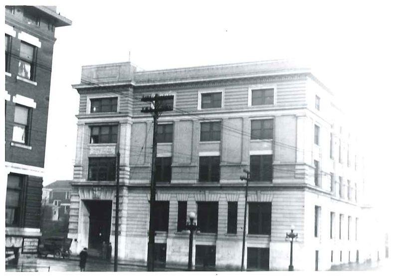Early photograph of City Hall, taken in the 1920s