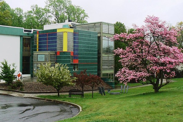 Outside view of the Discovery Museum