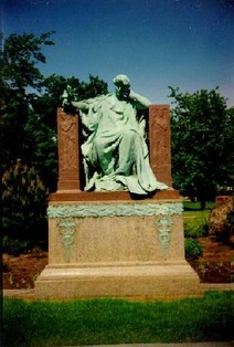 Statue of Marshall Field at his grave in Graceland Cemetery