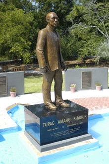 tupac amaru shakur statue