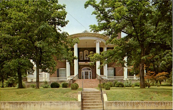 Outside of the Mabel Lee Walton house