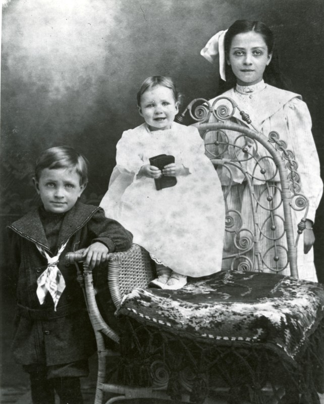 Sumner, Corinna, and Laura Lowe, circa 1905. 