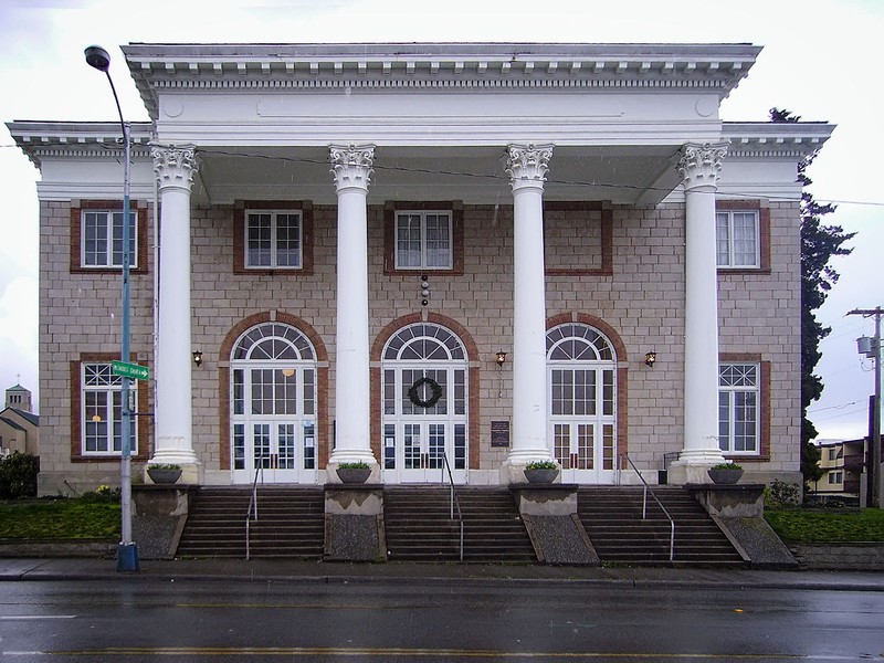 Built in 1915, the Masonic Temple is an excellent example of Classical Revival architecture. It continues to be the home of the freemasons.