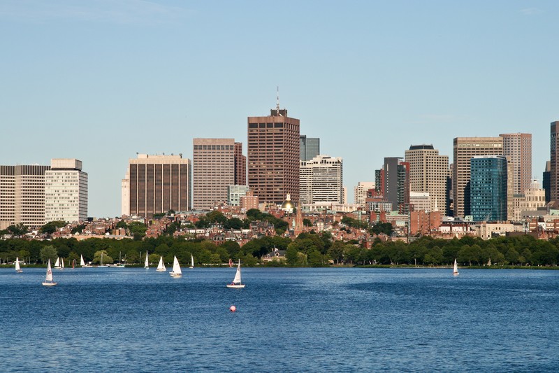 The neighborhood of Beacon Hill as seen from the Charles River, (with the Financial District in the background). Image by Tim Sackton. Licensed under CC BY-SA 2.0 via Wikimedia Commons. 