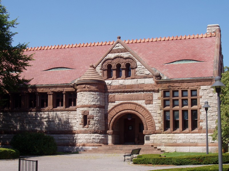 Thomas Crane Public Library - Front view of the original part of the building, designed by Architect H. H. Richardson in 1882. Image by Daderot (Transfered by Arch2all) - Original uploaded on en.wikipedia. Licensed under CC BY-SA 3.0 via Wikimedia.