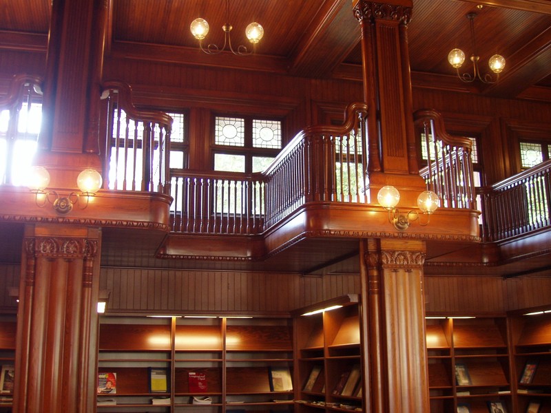 Interior with original details by Richardson.Image by Daderot at en.wikipedia . Licensed under CC BY-SA 3.0 via Wikimedia Commons.