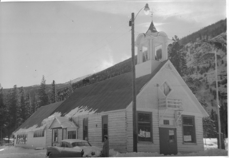 This undated photo shows the extension on the rear of the school and the second entrance on the side, which were installed in the late 1950s. The small balcony on the front of the building was intended as a fire escape from the second floor attic. 