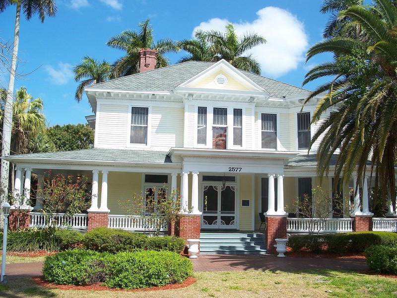 The Gilmer Heitman House was built in 1908 and is an excellent example of Queen Anne architecture.