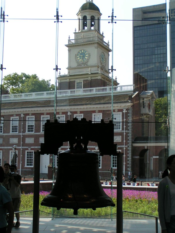 Liberty Bell and Independence Hall (2005)
