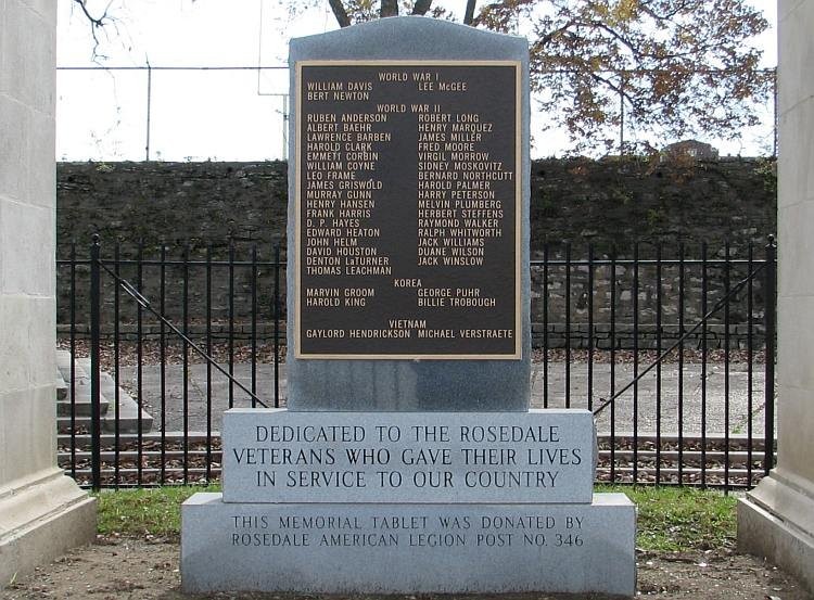 In 1993, a monument was added under the Arch to honor soldiers of the World War II, and the Korean and Vietnam Wars. Image obtained from kansastravel.org.