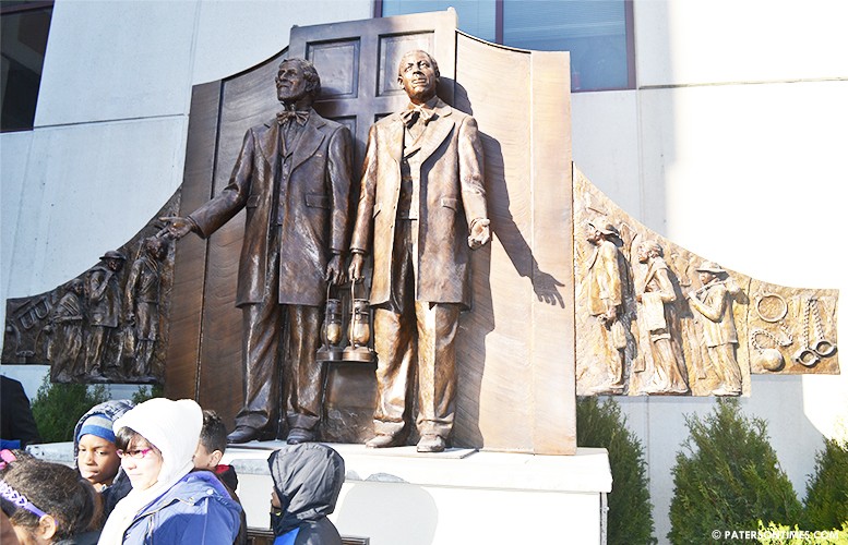 This monument shows the partnership of Josiah Huntoon and William Van Rensalier. The monument was dedicated in 2014. 