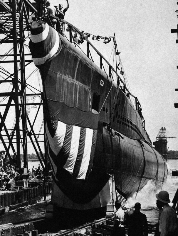 USS Ling ready to launch in 1945. The Balao-class submarine was the mainstay of the U.S. Submarine Fleet during World War 2, but only a few remain as museum ships today. National Archives.