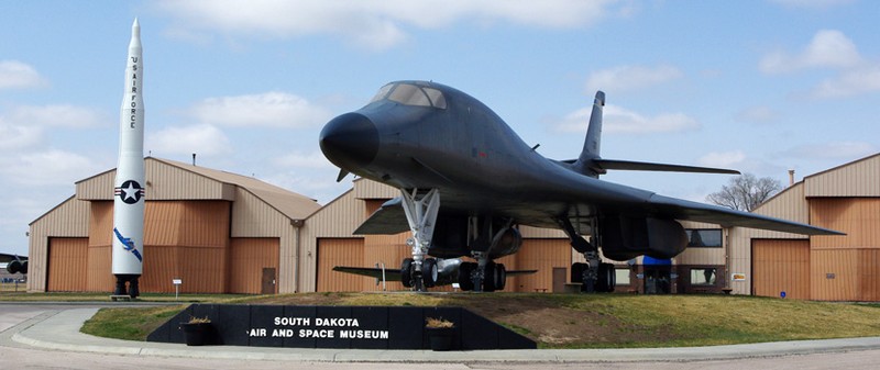 A jet aircfract is on display outside the entrance to The South Dakota Air and Space Museum