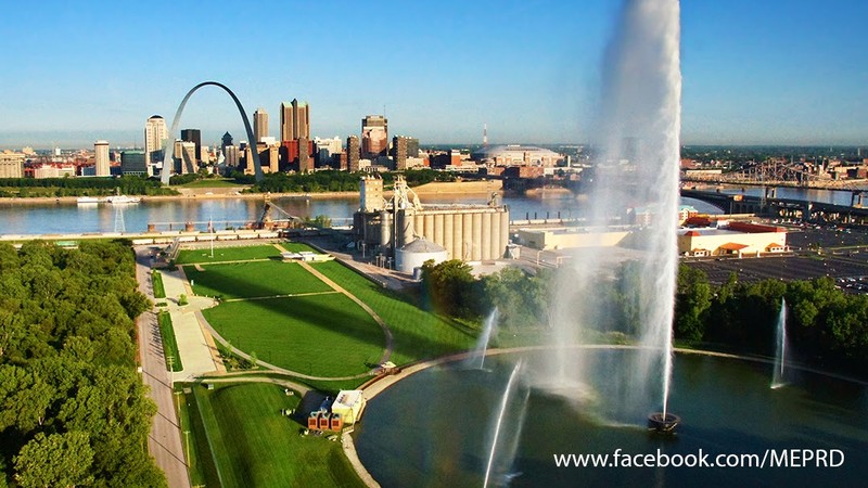 Gateway Geyser, facing St. Louis.