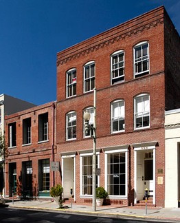 Domingo Ghirardelli used this building before starting his chocolate factory. It was also home to three foreign consulates.