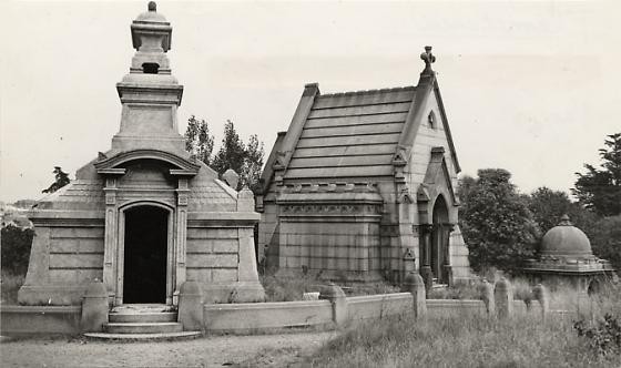 Marble tombs at Laurel Hill Cemetery, 1946 [http://www.7x7.com/arts-culture/dark-history-san-franciscos-cemeteries#/0]