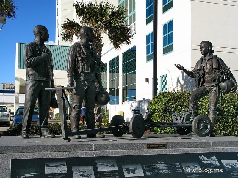 A bronze statue of modern-day pilots.