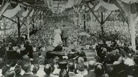 Billy Sunday speaking at a large revival. Tabernacles, or tent-like structures, were built just to house the thousands of people who would travel to hear him talk. 