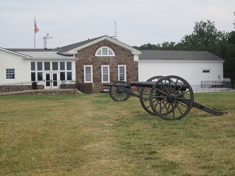 Replicas of Civil War Canons flank the Visitor's Center