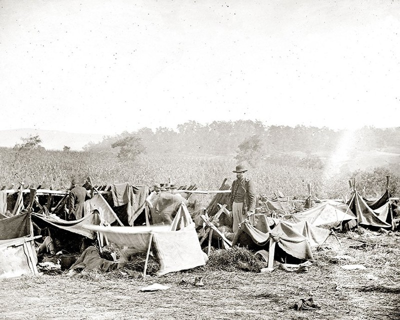 Field hospital at Smith's Barn where doctors cared for Confederate wounded. Library of Congress.