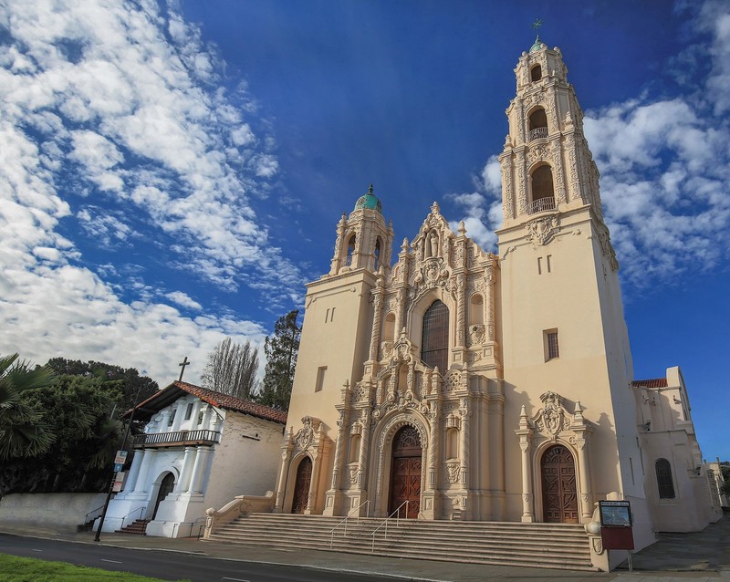 A new basilica built in 1918 dwarfs the original Mission chapel. Nonetheless, the original structure has stood the test of time, having weathered many earthquakes and fires.