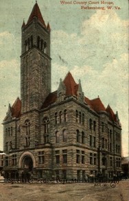 Wood County Courthouse as seen in 1913 postcard. Courtesy of Marshall University Special Collections, Matt Wolfe Family Papers.