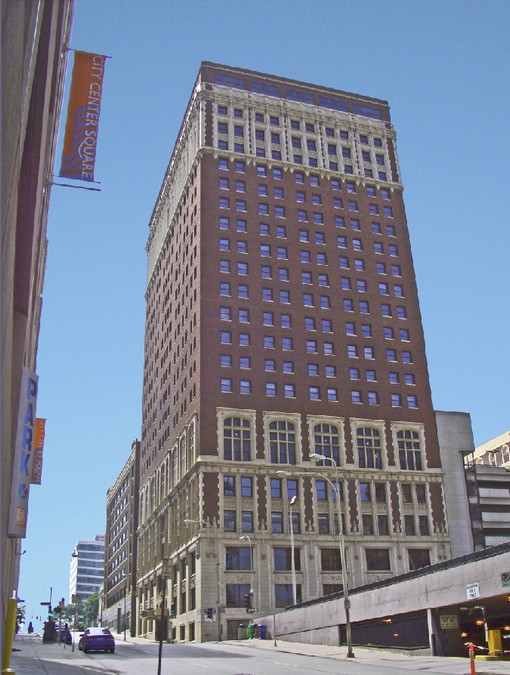 2008 photo of Mark Twain Tower (Continental Hotel)in Kansas City