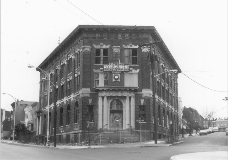 Building, Sky, Window, Motor vehicle