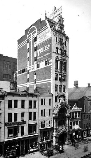 A view of the New Amsterdam in 1905.