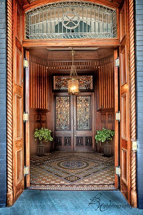 Calhoun Mansion Entrance