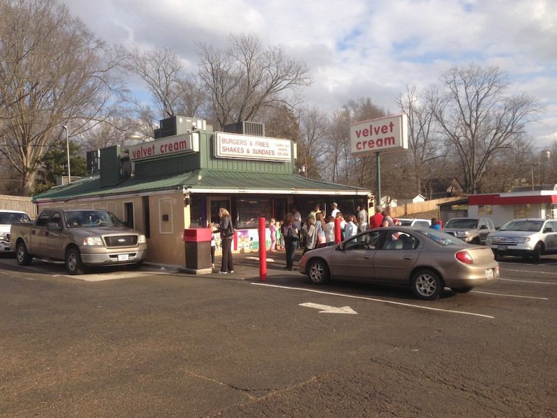 The Dip attracting both walk-up and drive through crowds