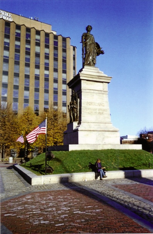 Current view of the Our Lady of Victories monument