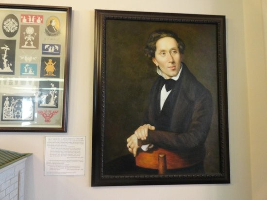 Portrait of Anderson inside musuem