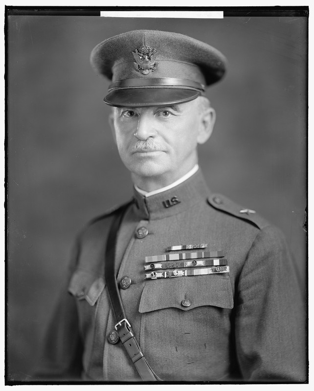 Face, Peaked cap, Military person, Military uniform