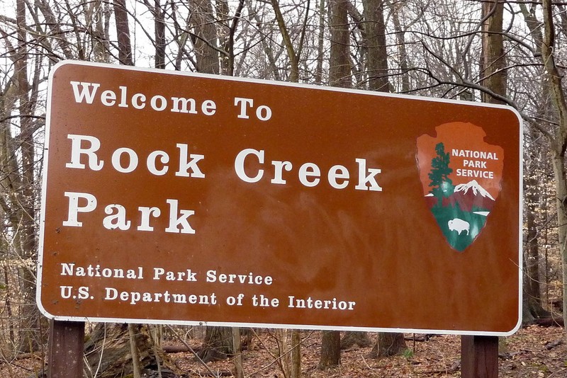 Park Entrance sign at the Maryland border by TrailVoice on Wikimedia Commons (CC BY-SA 2.0)
