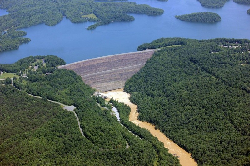 Aerial photo of Summersville Lake and Dam. 