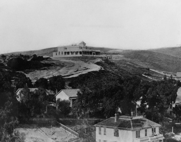 Fort Moore Hill in 1900. Banning Mansion on top of hill