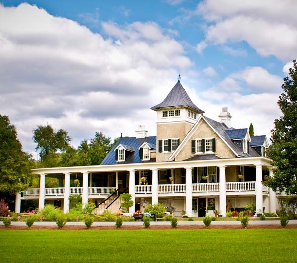 The Magnolia Plantation exterior. 