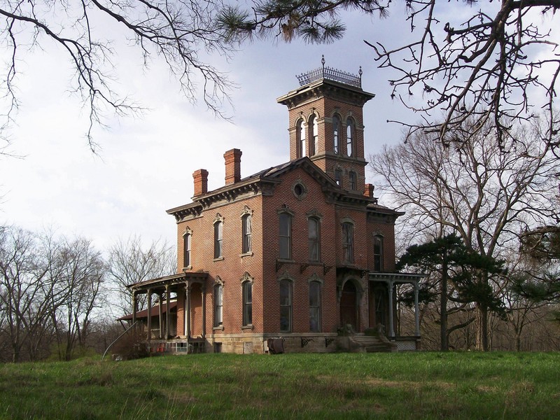 Sauer Castle was built in 1872 and is believed to be haunted.