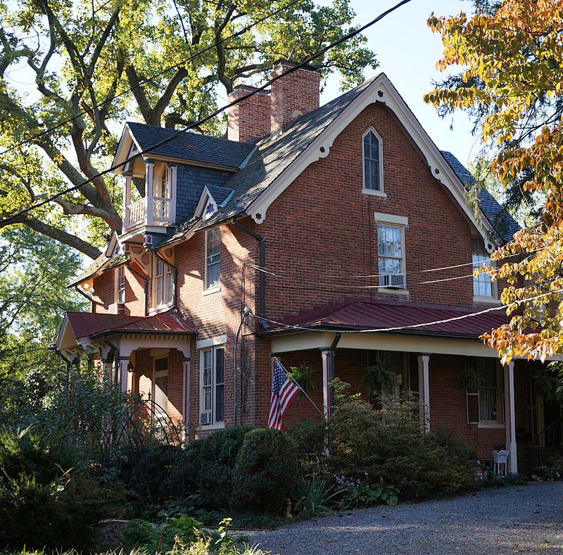 Photo of Mount Hope by Bill Koplitz on September 24, 2012 (Wikimedia Commons)