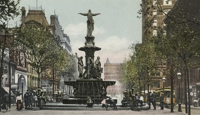 This is a photo of the fountain in 1906. As you can see, it is very pretty and the people of Cincinnati are enjoying it, 