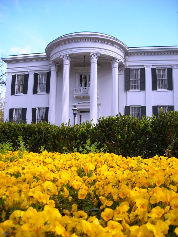 "Mississippi Governors Mansion" by Charlie Brenner from Jackson Mississippi, USA - Licensed under CC BY-SA 2.0 via Wikimedia Commons - https://commons.wikimedia.org/wiki/File:Mississippi_G