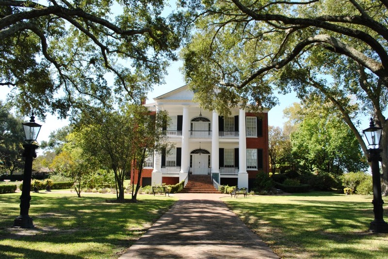 "Rosalie (Natchez, Mississippi)" by Elisa Rolle - Own work. Licensed under CC BY-SA 3.0 via Wikimedia Commons - https://commons.wikimedia.org/wiki/File:Rosalie_(Natchez,_Mississippi).JPG#/media/File:Rosalie_(Natchez,_Mississippi).JPG